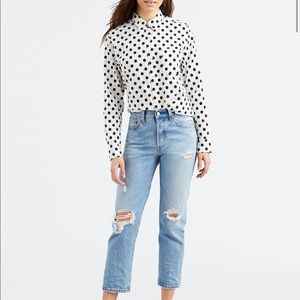 Distressed light wash Women’s Levi’s 501 jeans